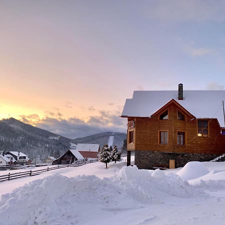 Guest House Velet Bukovel Eksteriør bilde