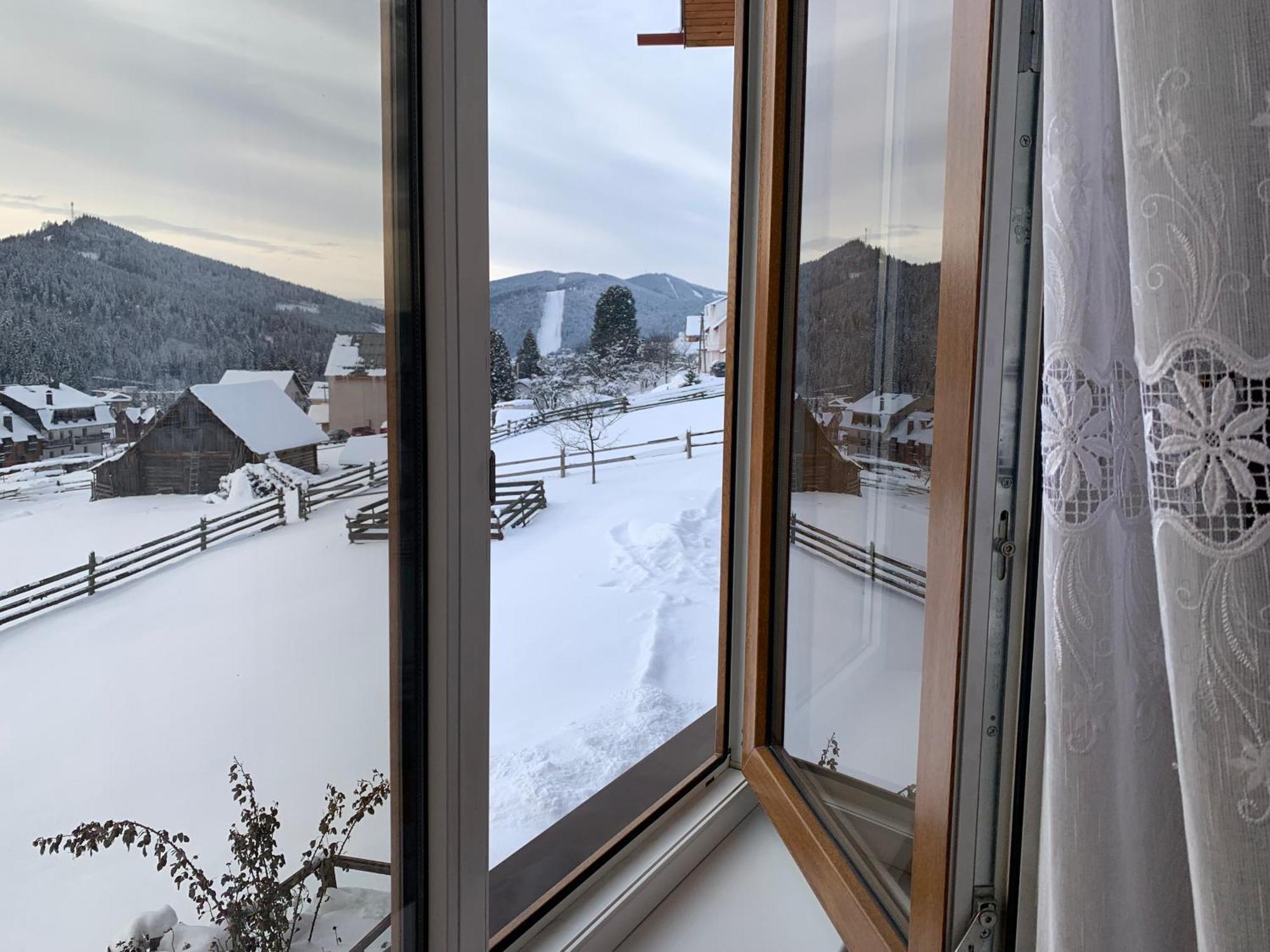 Guest House Velet Bukovel Eksteriør bilde
