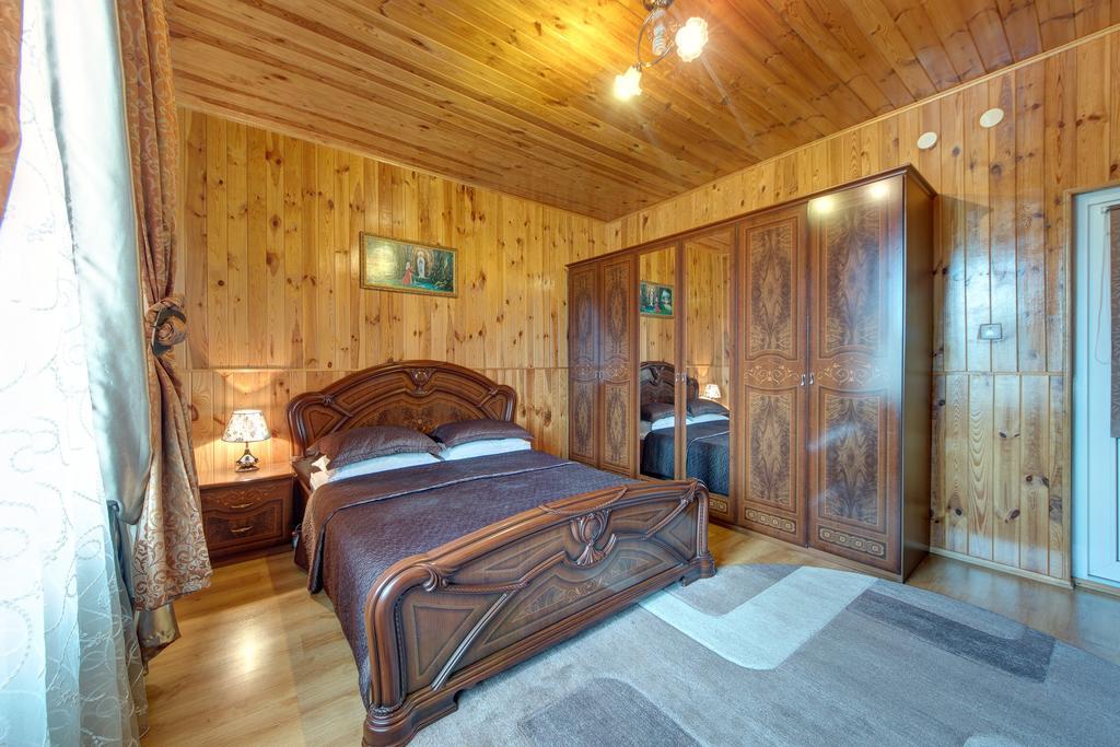 Guest House Velet Bukovel Eksteriør bilde