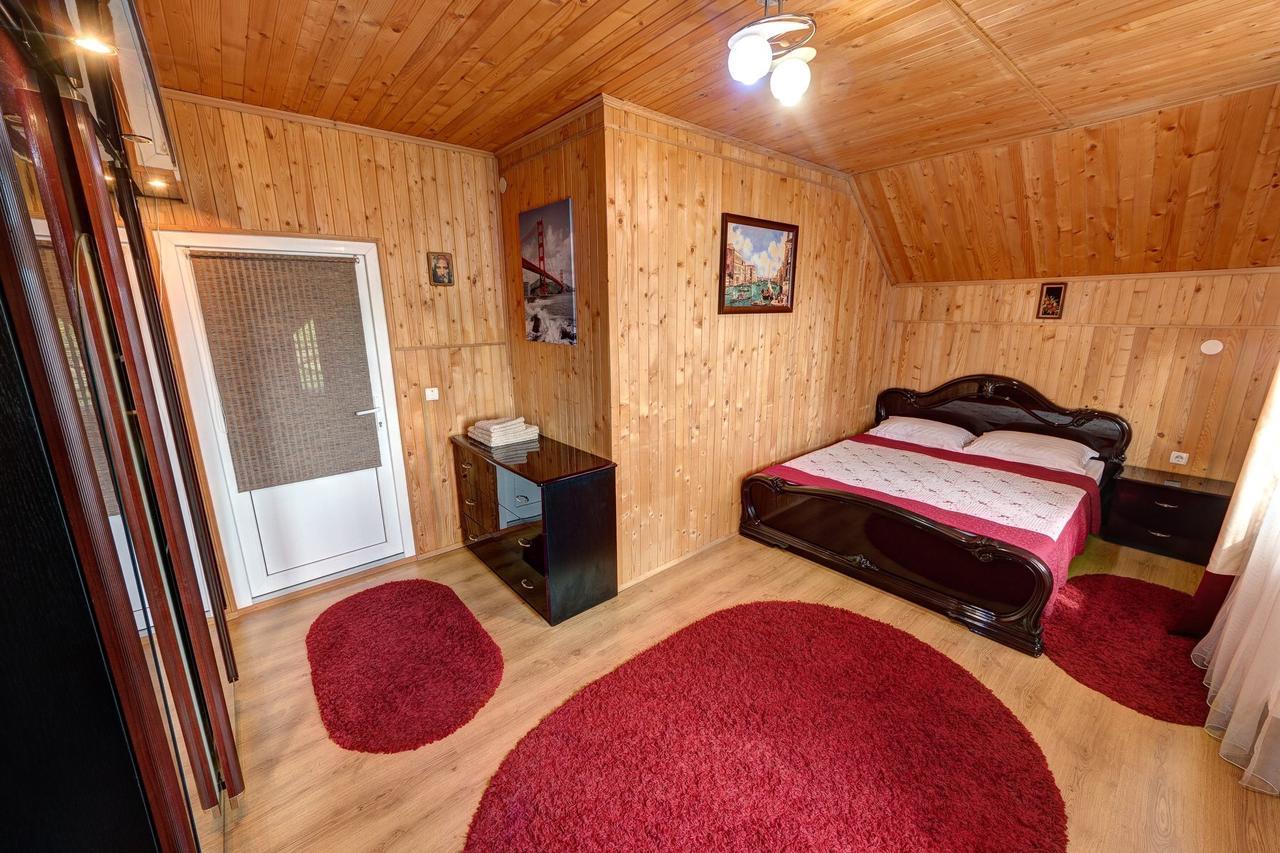 Guest House Velet Bukovel Eksteriør bilde
